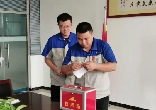 山東龍立黨支部召開入黨員工及群眾代表大會(圖2)